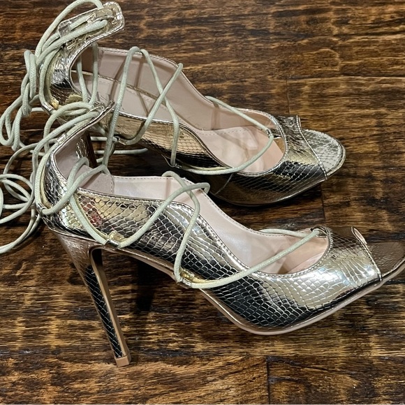 M & L Gold Tie Up High heels - Picture 8 of 15